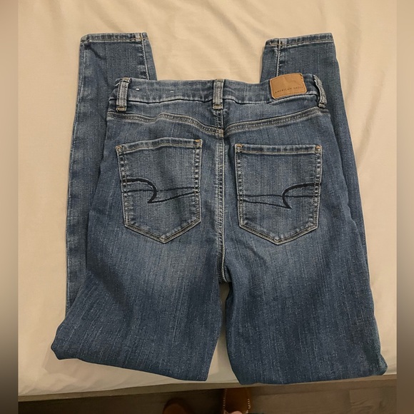 Size 2 American Eagle jeans - Picture 4 of 4